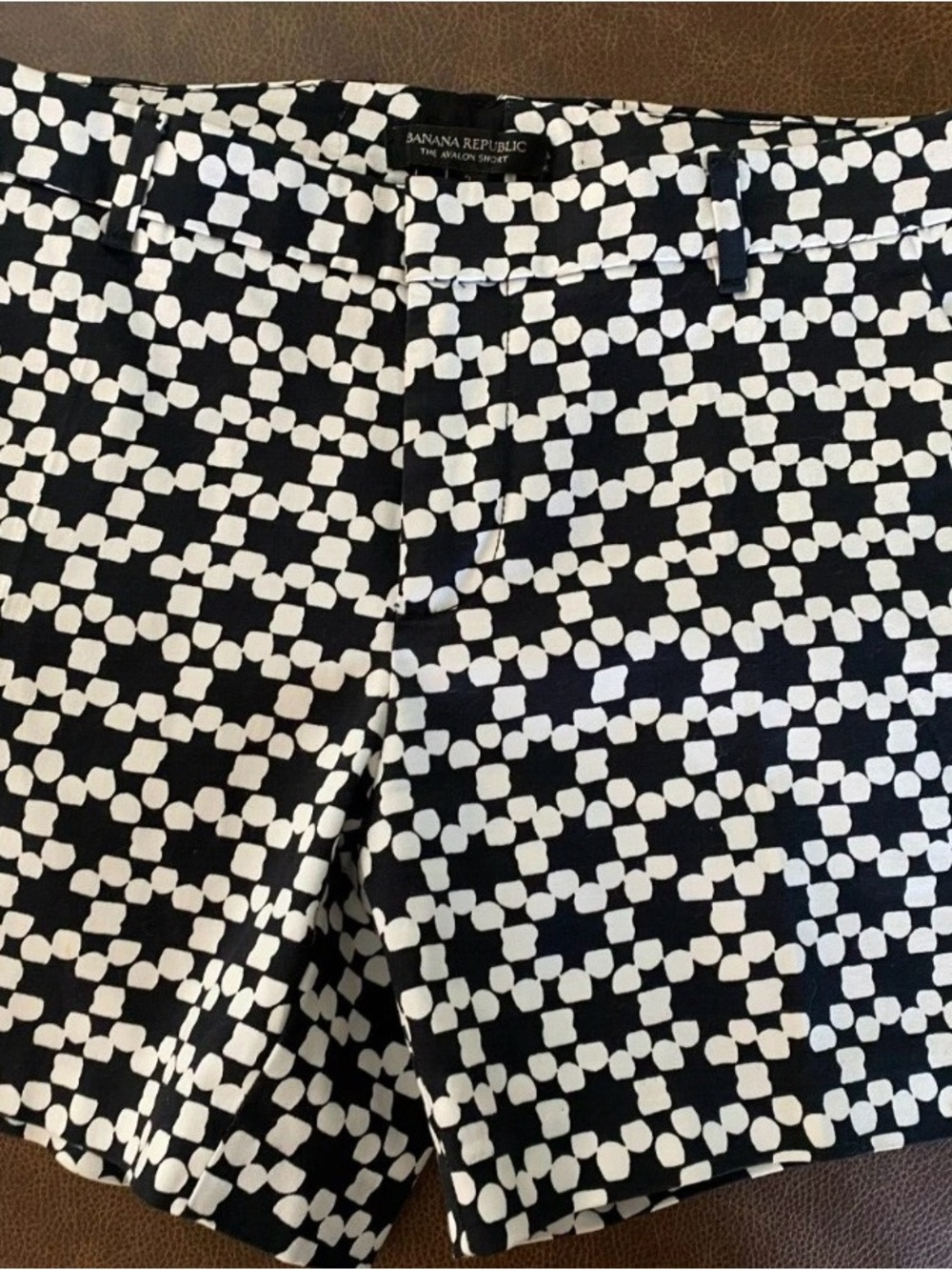 Banana Republic Size 2 Black & White “the Avalon” Geometric Print Shorts-004